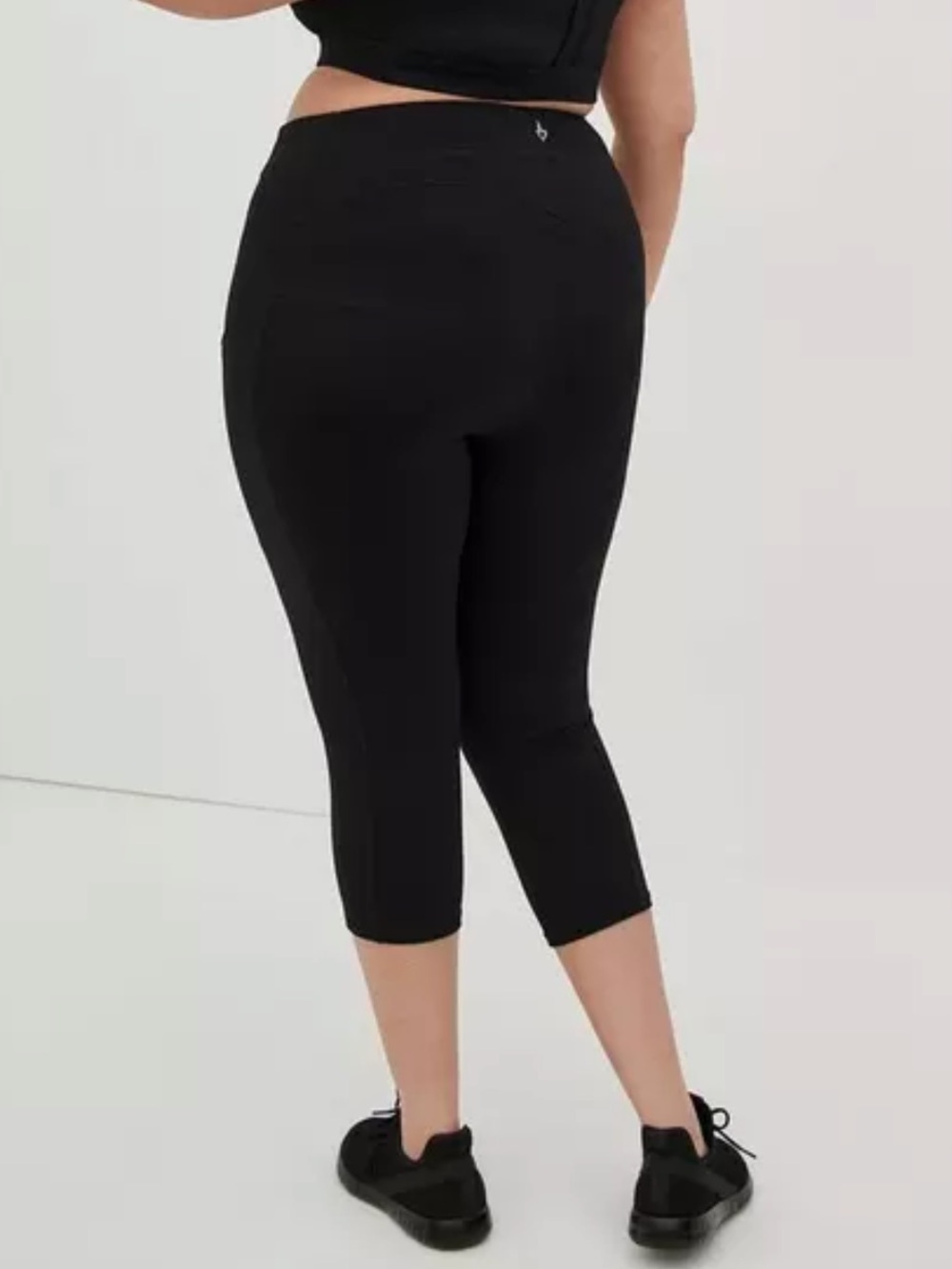 Torrid size 6 Bombshell Capri Legging - Performance Core Black - Picture 3 of 8